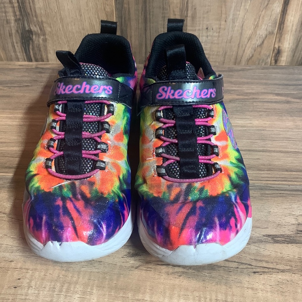 Gently used girls Skechers sneakers.